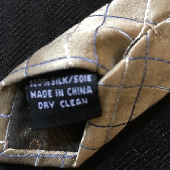 100 percent silk tie, by Calvin Klein - Picture 4 of 4